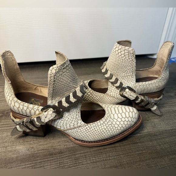 Lightly Worn Freebird Blade Bootie - Picture 2 of 4